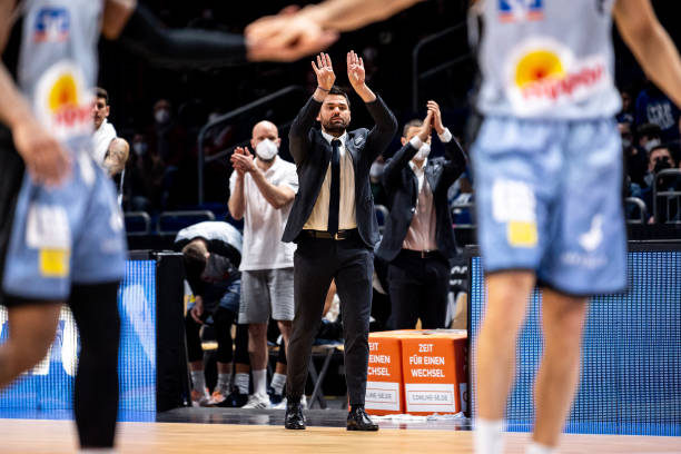 进陷入困境 进陷入困境